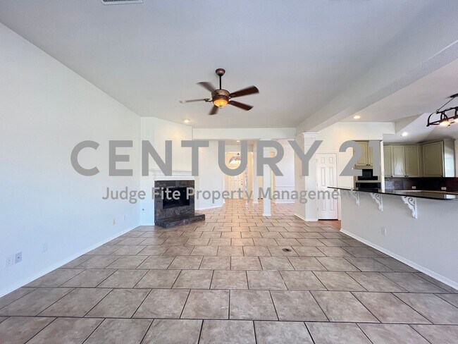 Foto del edificio - Lovely 3/2/2 With Study Nestled On Cul-De-...