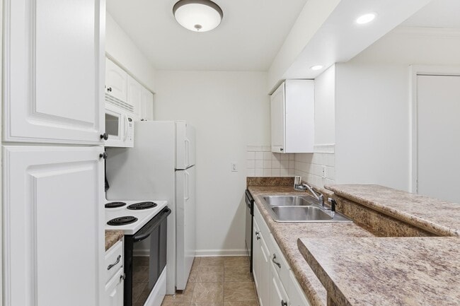 Building Photo - 6734 Quail Hollow Ct