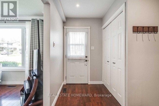 Photo du bâtiment - 220 William Roe Blvd