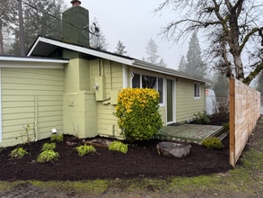 Building Photo - 2000 Lampman Rd