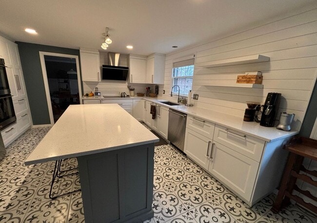 Foto del edificio - Fabulous in 4 + 2.5 in OLD FARM - Gorgeous Updates