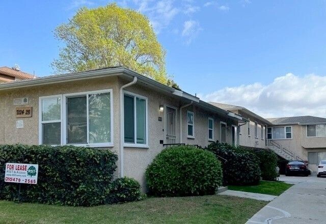 Foto del edificio - 7124-28 1/2 Kittyhawk Avenue,