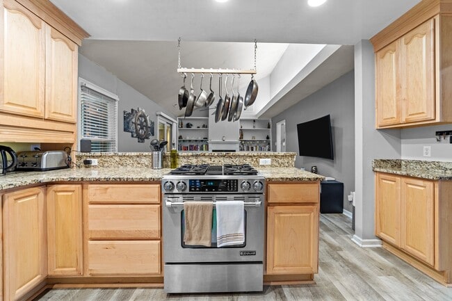 Foto del edificio - 1102 Crystalwood Cir