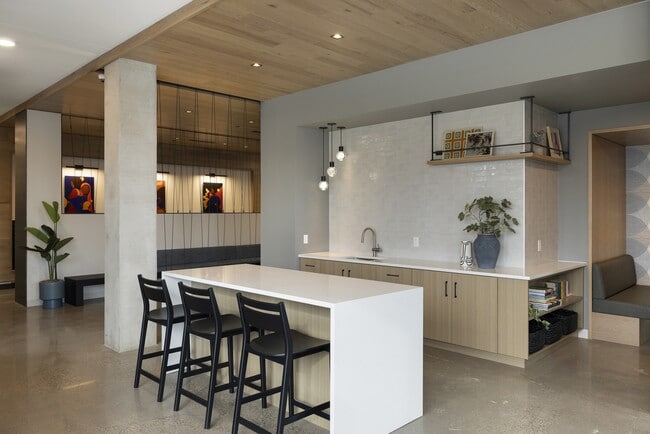 Building Photo - Balsam on Broadway