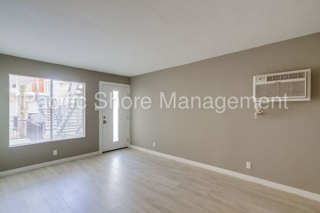 Building Photo - 4474 Winona Ave