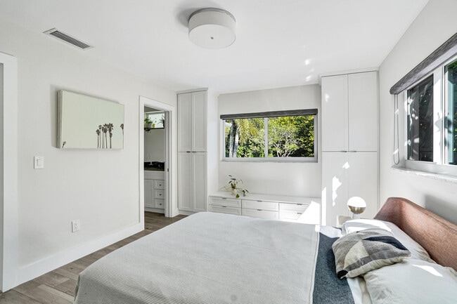 Building Photo - 1299 SW 9th St