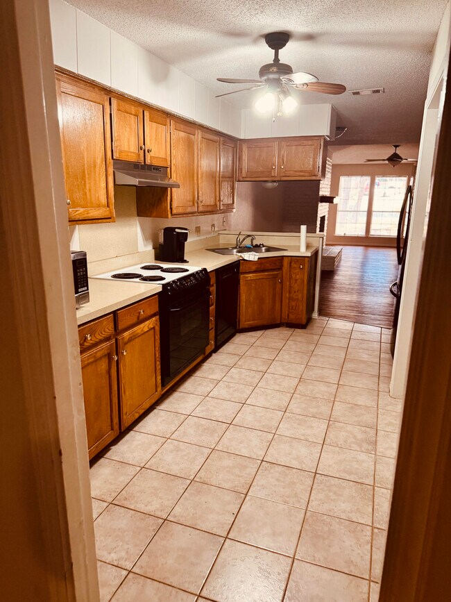 Foto del edificio - 1817 Crooked Ln