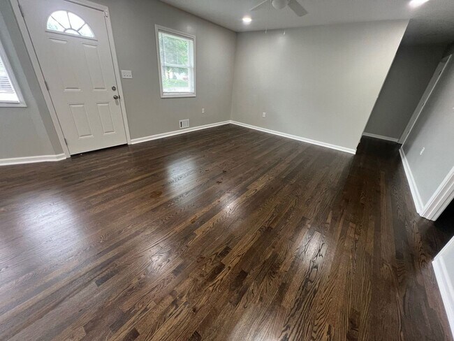 Foto del edificio - Coming soon! Beautiful Three Bedroom in Ra...