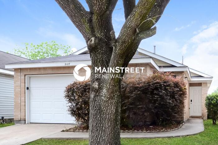 Foto principal - 3 Bedroom Pet-Friendly Home in Houston, TX...