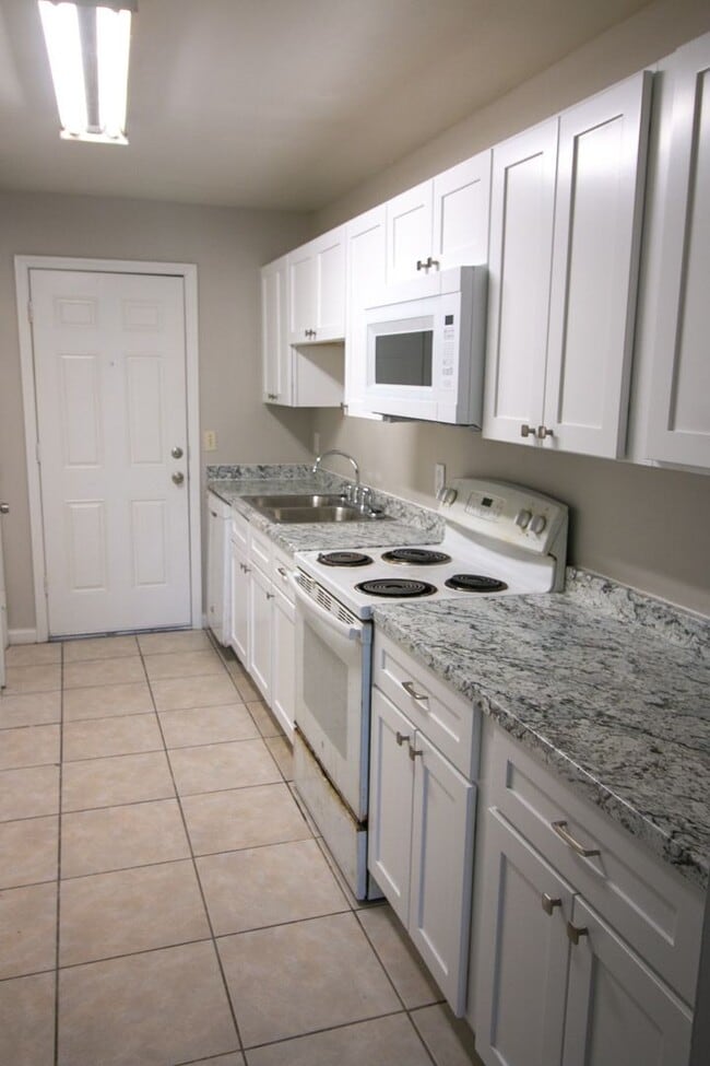 Building Photo - Discover your newly renovated home in Alta...