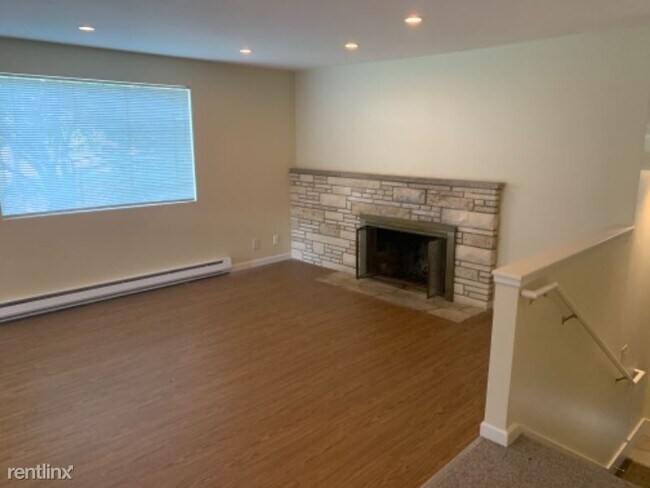 Building Photo - 2 br, 1 bath House - 2727 NE 95th St A Unit A