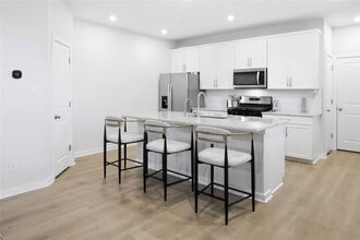 Building Photo - 2500 Forest Creek Dr