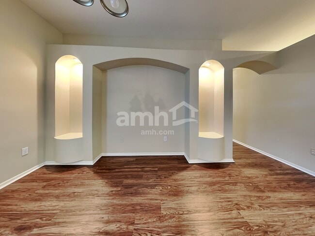 Foto del edificio - 17004 Falconridge Rd