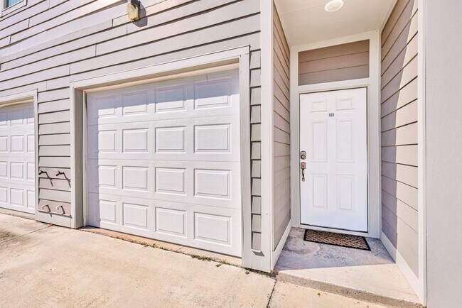 Photo - TDY, Cruisers Welcome! Apartment