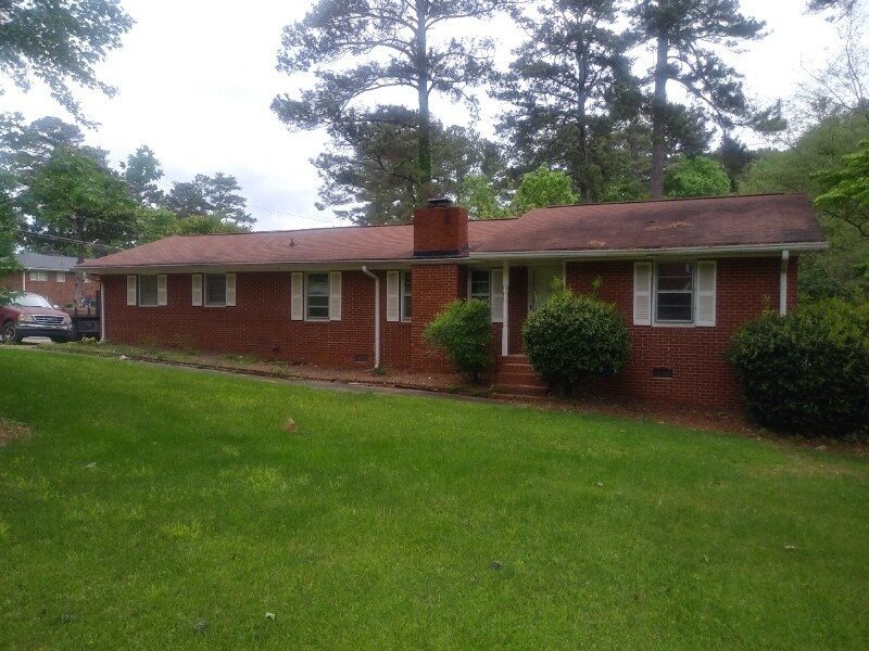 Foto principal - 790 Woodvalley Rd SW