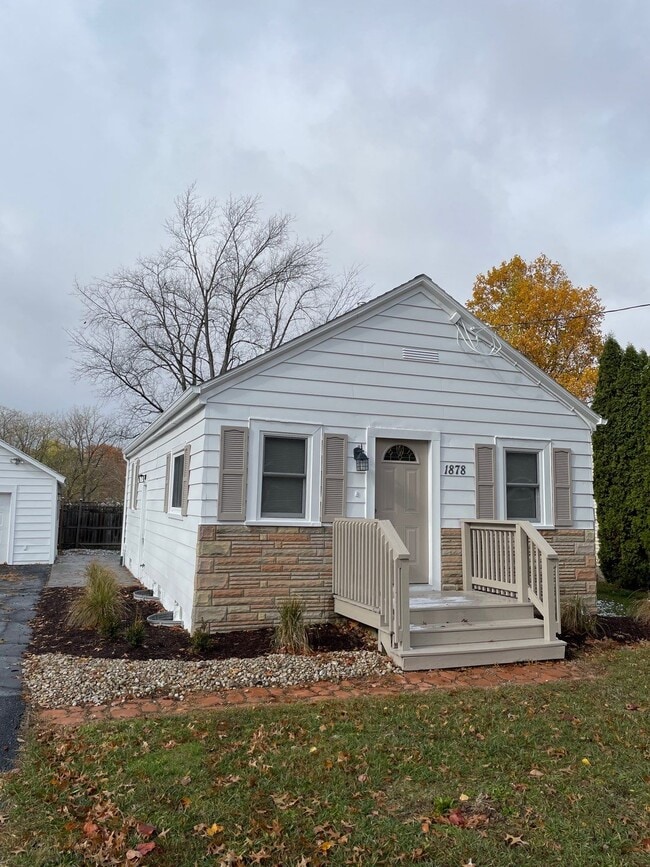 Building Photo - 1878 Sequoia St