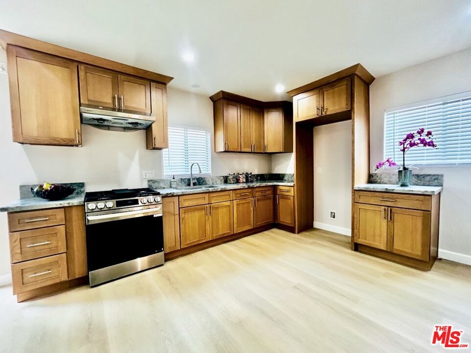 Foto principal - 2707 Kelburn Ave
