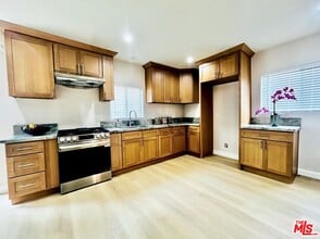 Building Photo - 2707 Kelburn Ave
