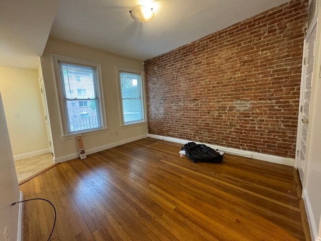 Building Photo - 65 Ashford St