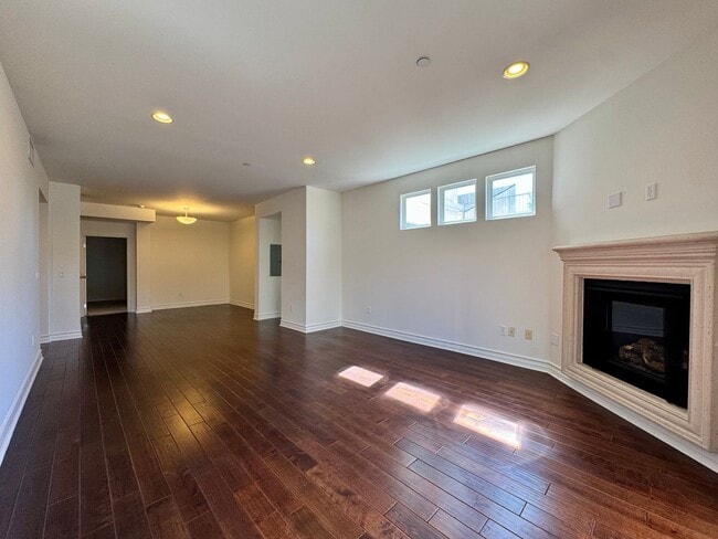 Building Photo - Prime West LA Location! West Facing Ready ...