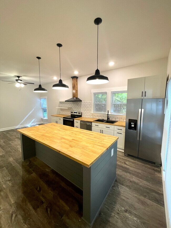 113 N Patterson St, Statesville, NC 28677 House Rental in Statesville