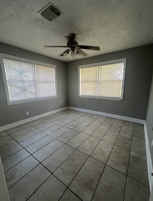 Foto del edificio - 8601 Homewood Ln