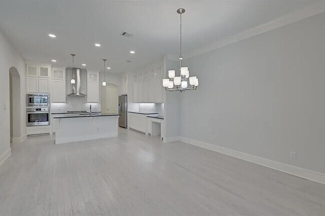 Foto del edificio - 7521 Renaissance Blvd