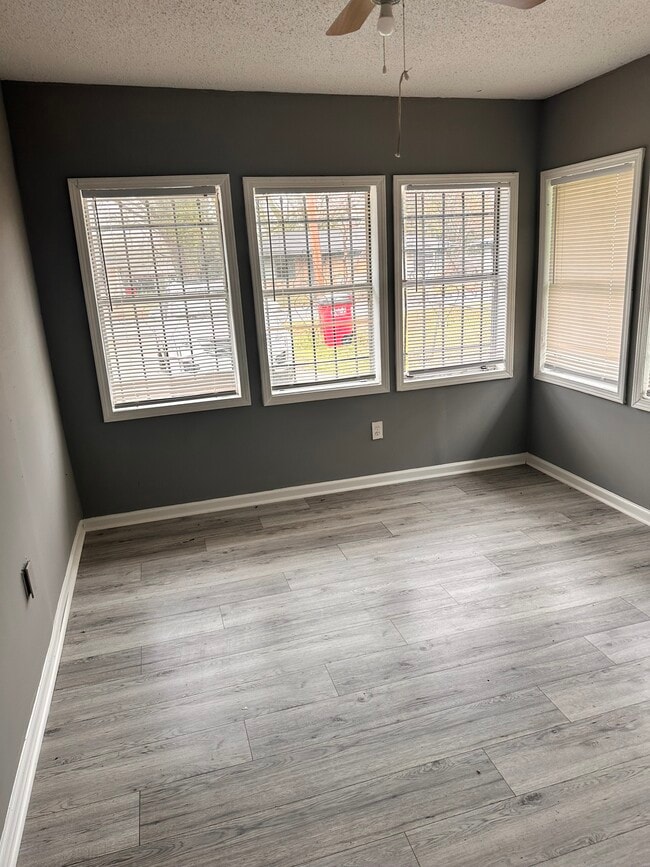Building Photo - 1026 Sparkle Ave
