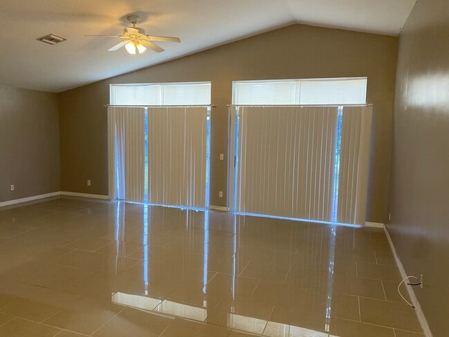 Foto del edificio - 375 Lexington Ave SW