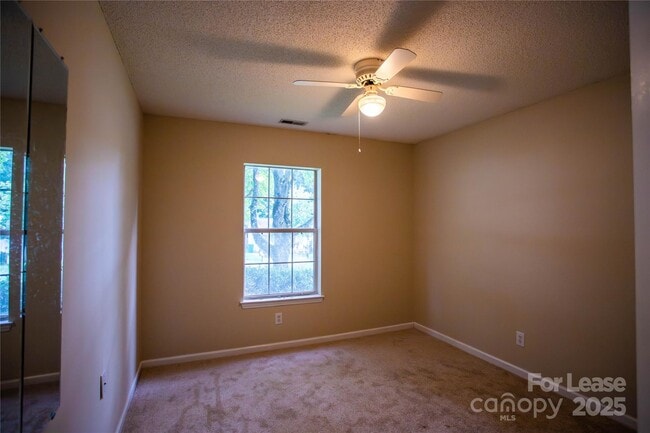 Foto del edificio - 322 Cottonwood Park Dr