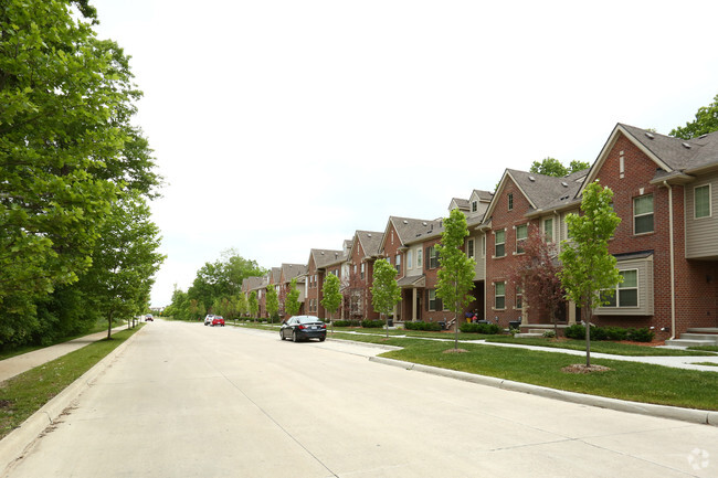 Building Photo - Clover Apartments