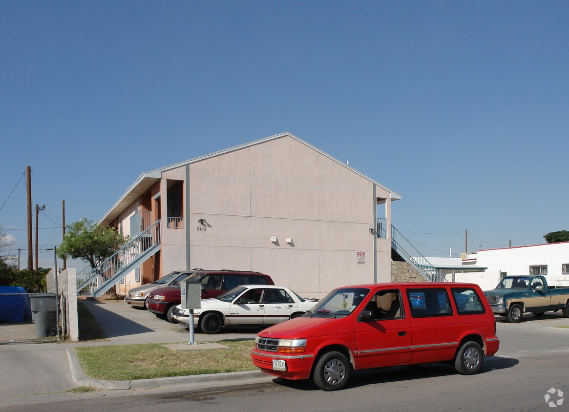 Building Photo - 3715 Rivera Ave