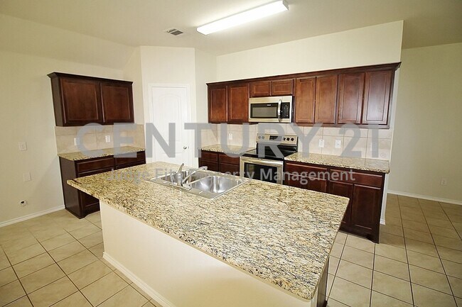 Building Photo - Fabulous 4/2/2 in Waxahachie For Rent!