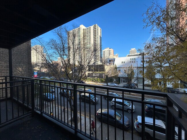 Foto del edificio - 1254 N La Salle Dr