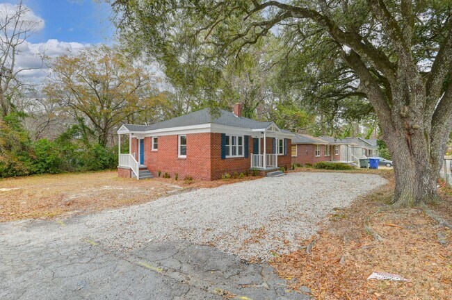 Building Photo - 3001 Truman St