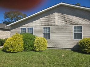 Building Photo - 6 Davis Ct