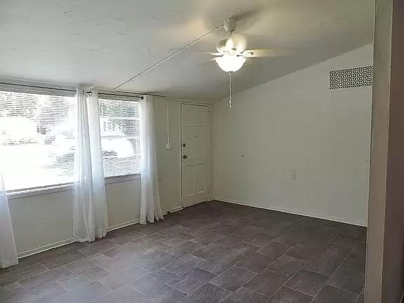 Building Photo - 118 Kelly St