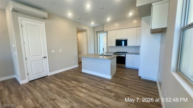 Building Photo - 10051 Hematite Pl