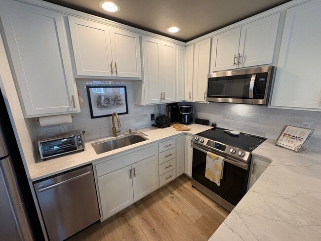 Building Photo - West Seattle Townhome