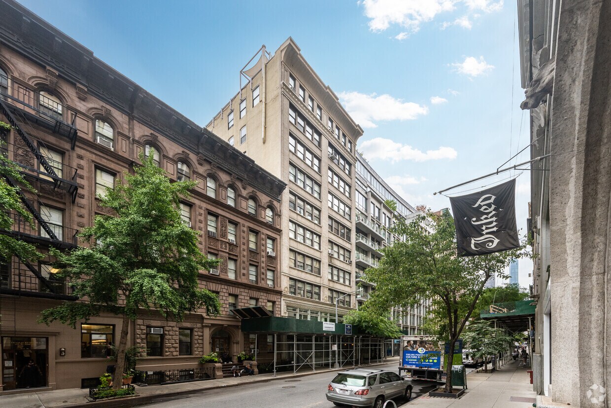 Primary Photo - 147 W 22nd St
