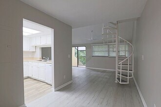 Building Photo - 8805 Lateen Ln