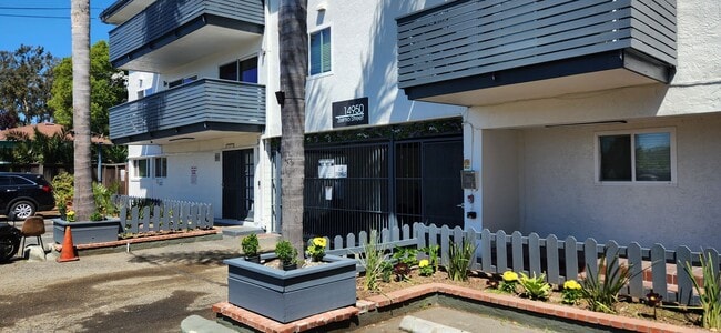 Building Photo - Zelma
