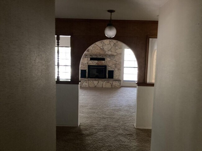 Foto del edificio - 16413 Surrey Ln