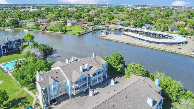 Foto del edificio - 18617 Egret Bay Blvd