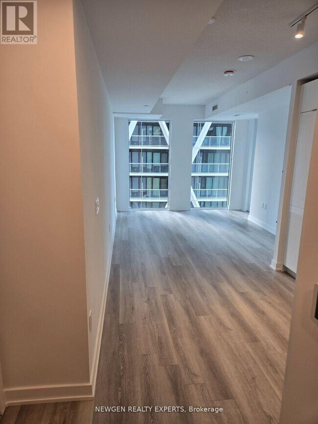 Building Photo - 238 Simcoe St