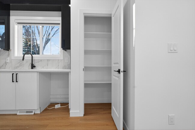 Photo du bâtiment - 13538-110A 110a Ave NW