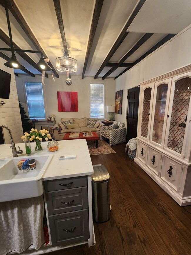 Photo - 10C - Coming Street Apartment