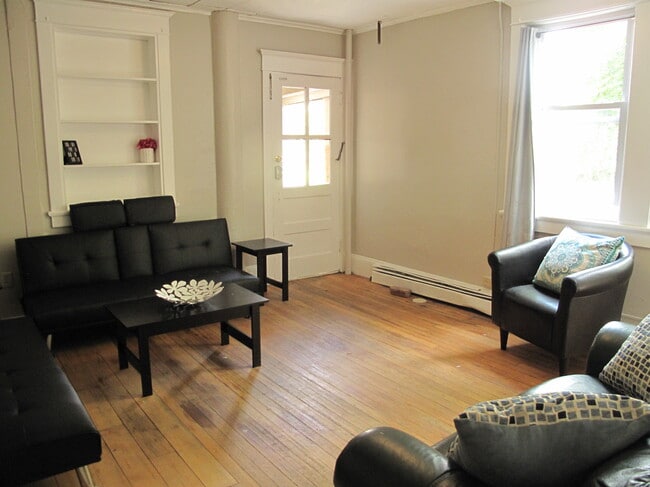 Foto del edificio - 502 Dryden Rd