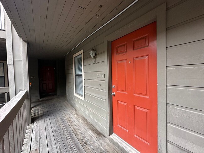 Building Photo - 1/1 Apartment in Hyde Park