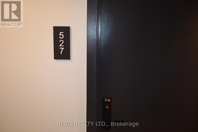 Building Photo - 3009-3009 Novar Rd
